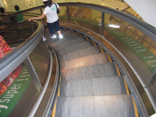 Spiral_escalator